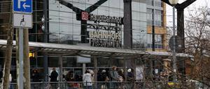 Hauptbahnhof Potsdam, Busbahnhof, Straßenbahn.