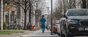 Eine Pflegekraft auf dem Charité-Campus Virchow-Klinikum in Berlin-Wedding.
