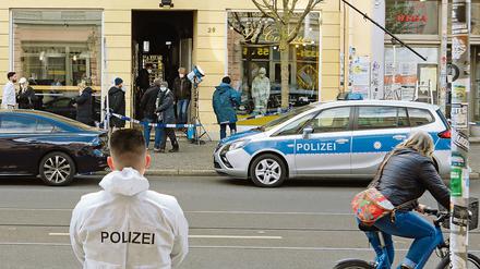 Für die Krimiserie "SOKO Potsdam" wird zur Zeit in einem Friseursalon in der Potsdamer Charlottenstrasse gedreht. SOKO Potsdam ist ein Potsdamer Ableger der SOKO-Reihe, welche seit 1978 in verschiedenen deutschen Städten gedreht wird. SOKO Potsdam wird seit März 2018 von der Firma Bantry Bay Productions GmbH produziert und hat die Aufklärung von Mordfällen in Potsdam und Umgebung zum Inhalt.