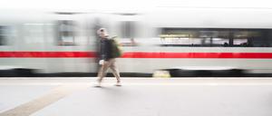 Fahrgäste fühlten sich von der Bahn 2023 oft im Stich gelassen. 