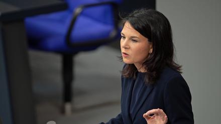 Annalena Baerbock (Bündnis 90/Die Grünen), Bundesaußenministerin, spricht während der Aktuellen Stunde zur Lage in Israel und den Palästinensischen Gebieten bei der 159. Sitzung im Bundestag. 
