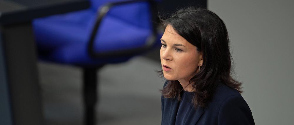 Annalena Baerbock (Bündnis 90/Die Grünen), Bundesaußenministerin, spricht während der Aktuellen Stunde zur Lage in Israel und den Palästinensischen Gebieten bei der 159. Sitzung im Bundestag.