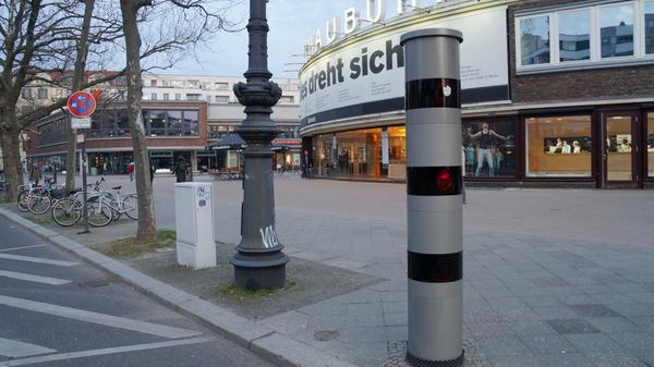 Ein Blitzer am Berliner Kurfürstendamm.