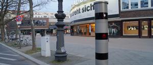 Zum dritten Mal hat die Berliner Polizei einen Blitzer am Kurfürstendamm aufgestellt, nachdem Unbekannte die ersten zwei zerstört hatten.