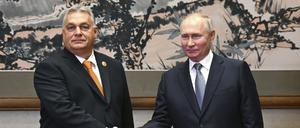 Verstehen sich gut: Ungarns Ministerpräsident Viktor Orbán und Kremlchef Wladimir Putin (Archivbild, 2023).