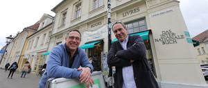 Inhaber Stefan und Jens Bellin feiern den 50. Geburtsttag des Internationales Buches. Ihre Mutter Heidelore hatte das Geschäfte viele Jahrzehnte geprägt.