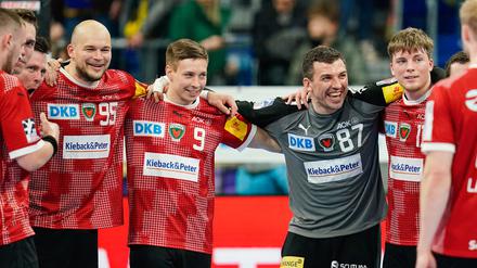 Berlins Mannschaft freut sich über den Sieg. 