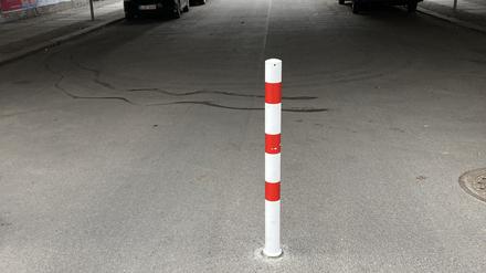 Inzwischen wieder geklaut: der polarisierende Poller vom Kaskelkiez.