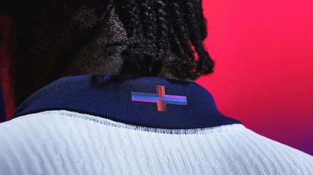 Violett-blau statt Original-Rot. Das sorgt in England für Unruhe.