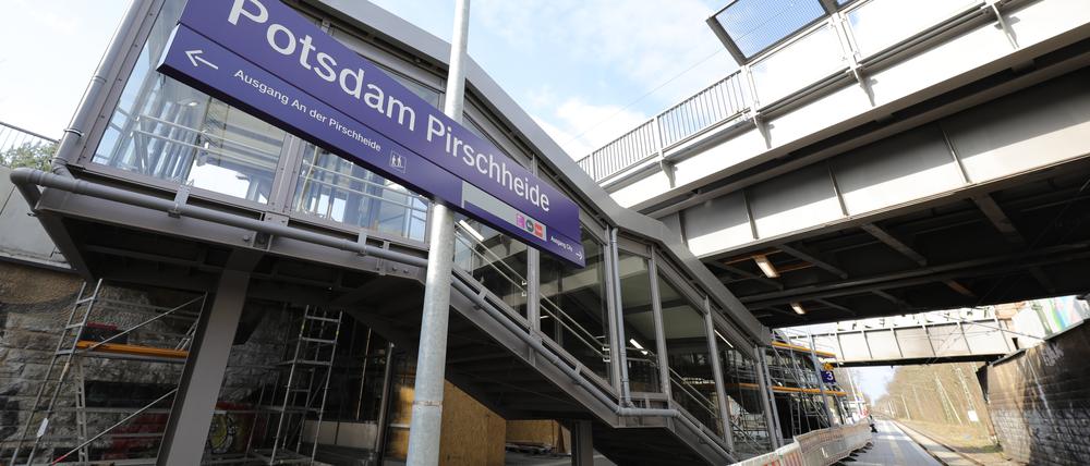 Der Bahnhof Pirschheide soll zum Umsteigeknoten werden. Dafür wurde er saniert und umgebaut. Nun sollen bald die ersten Züge halten.