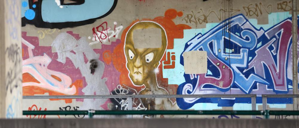 Graffiti in Potsdam. Unterführung in der Wetzlarer Straße unter der Schnellstraße.