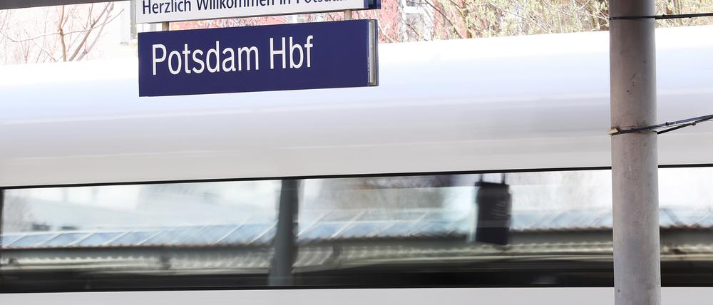 ICE am Potsdamer Hauptbahnhof.