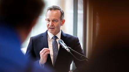 Volker Wissing (FDP), Bundesminister für Digitales und Verkehr, will mehr Gelder für die Bahn akquirieren. 