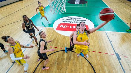 Leoni Kreyenfeld hat mit Alba das erste Play-off-Spiel gegen Saarlouis gewonnen.