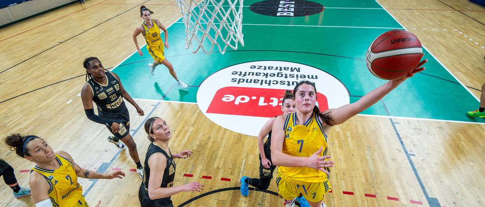 Leoni Kreyenfeld hat mit Alba das erste Play-off-Spiel gegen Saarlouis gewonnen.