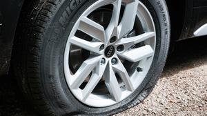 Ein platter Reifen. (Symbolbild)