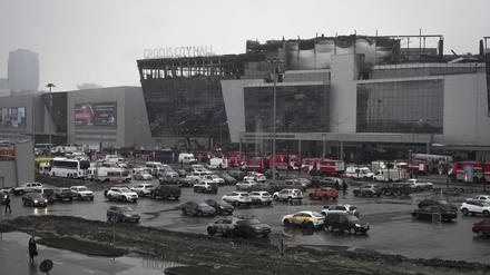Ein Blick auf das abgebrannte Veranstaltungszentrum Crocus City Hall nach einem Anschlag am westlichen Rand von Moskau.