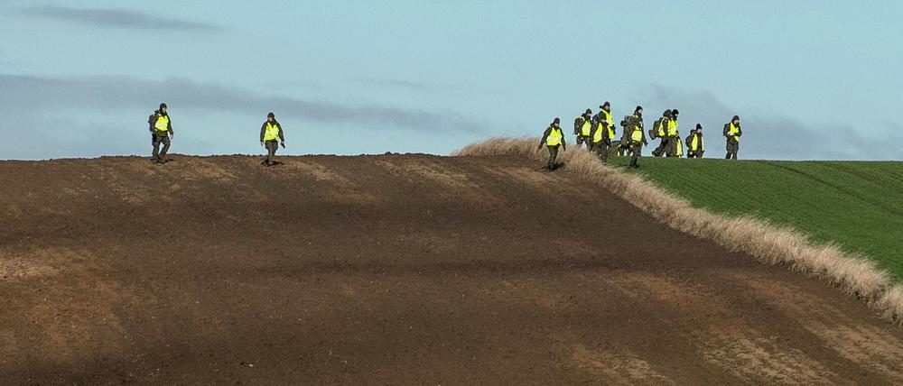 Etwa 480 Soldaten der Territorialen Schutztruppe Polens führen die Suche nach Überresten eines Flugobjekts in den Gebieten östlich von Zamosc durch.