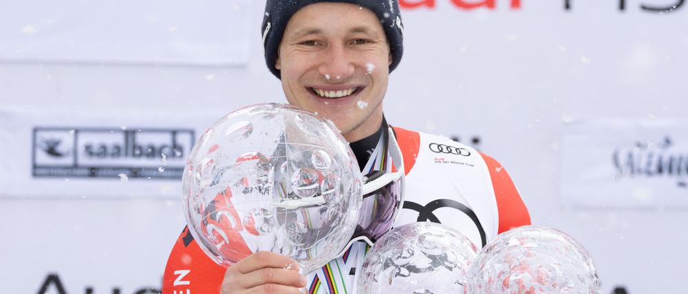 Hat ordentlich zu schleppen. Marco Odermatt gewann vier der fünf Weltcup-Wertungen in dieser Saison.