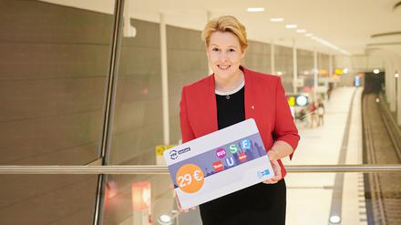 Franziska Giffey (SPD) wirbt fürs 29-Euro-Ticket.