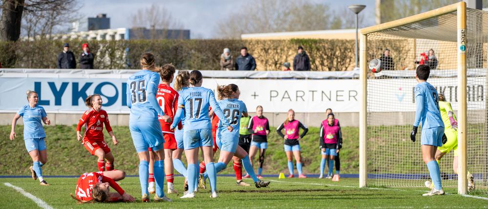 Dina Orschmann macht den Deckel und erzielt Unions 3:0.