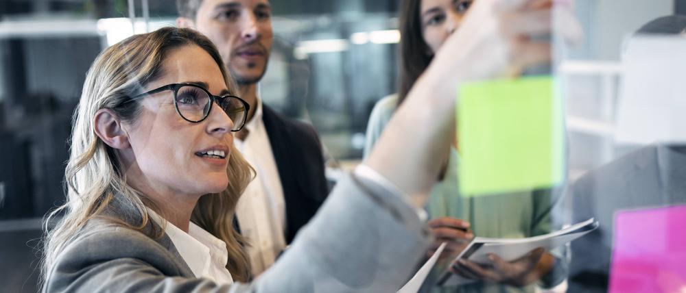 Frauen verdienen auch im gleichen Job weniger als Männer.