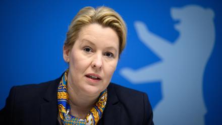 ARCHIV - 30.01.2024, Berlin: Franziska Giffey (SPD), Berliner Senatorin für Wirtschaft, Energie und Betriebe, äußert sich bei der Pressekonferenz nach der Sitzung des Berliner Senats im Roten Rathaus zu aktuellen Themen. (zu dpa: «Giffey nach USA-Reise: hervorragender Ruf als Innovationsstandort») Foto: Bernd von Jutrczenka/dpa +++ dpa-Bildfunk +++