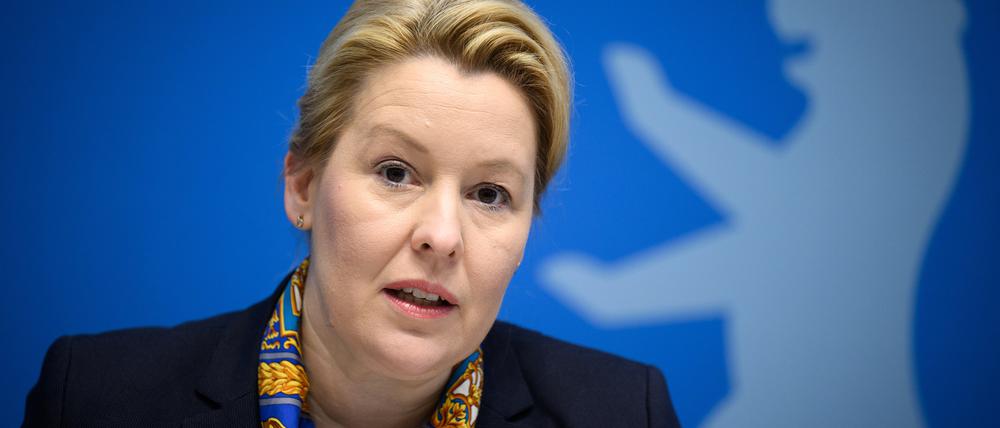 ARCHIV - 30.01.2024, Berlin: Franziska Giffey (SPD), Berliner Senatorin für Wirtschaft, Energie und Betriebe, äußert sich bei der Pressekonferenz nach der Sitzung des Berliner Senats im Roten Rathaus zu aktuellen Themen. (zu dpa: «Giffey nach USA-Reise: hervorragender Ruf als Innovationsstandort») Foto: Bernd von Jutrczenka/dpa +++ dpa-Bildfunk +++