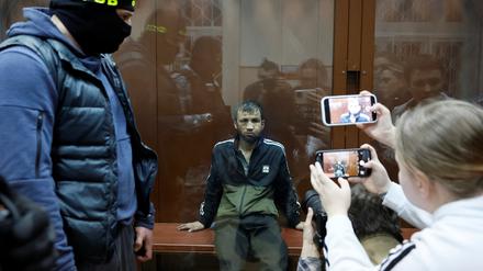 Shamsidin Fariduni, eine der Verdächtigen, im Gerichtssaal.