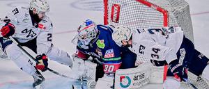 Torwart Jake Hildebrand war für die Eisbären wieder der Fels in der Brandung. 