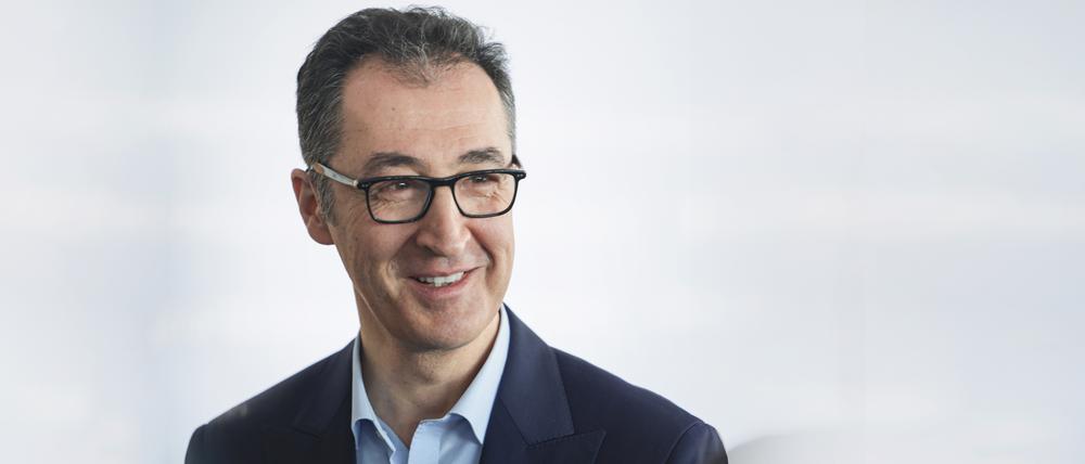 Cem Özdemir ist der beliebteste Grünen-Politiker. Nun muss er sich entscheiden, ob er in Berlin bleibt oder für die Nachfolge von Winfried Kretschmann kandidiert. Schicksalswochen für einen Minister mit Ambitionen.