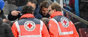 14 Menschen wurden bei dem Böllerwurf verletzt, darunter auch Kinder.