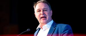 Andreas Babler, SPÖ-Bundesvorsitzender, spricht während eines SPD-Parteitags.