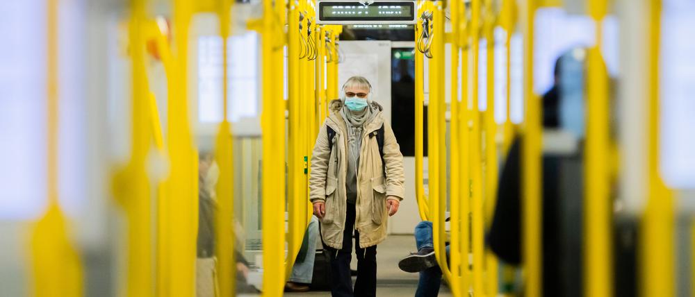 Masken waren in Bussen und Bahnen lange Pflicht. 