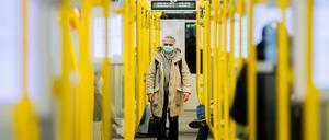 Masken waren in Bussen und Bahnen lange Pflicht. 