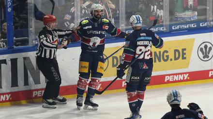 Julian Melchiori (l.) erzielte das 1:0, nachdem Marcel Noebels vorbereitet hatte.