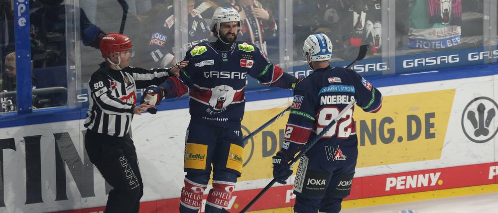 Julian Melchiori (l.) erzielte das 1:0, nachdem Marcel Noebels vorbereitet hatte.