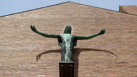 Die Jesus-Christus-Kirche in Dahlem. Hier predigte Martin Niemöller gegen das NS-Regime. Nach seiner Verhaftung trübte sich die Lage stark ein.