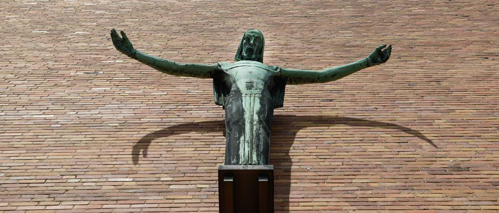 Die Jesus-Christus-Kirche in Dahlem. Hier predigte Martin Niemöller gegen das NS-Regime. Nach seiner Verhaftung trübte sich die Lage stark ein.