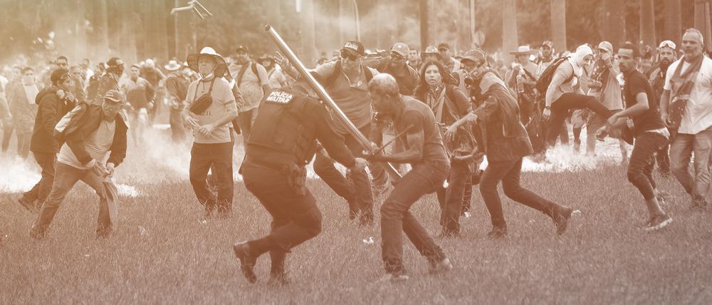 Anhänger des ehemaligen brasilianischen Präsidenten Bolsonaro stürmten am 8. Januar 2023 mehrere Regierungsgebäude.
