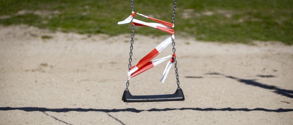 Ein Spielplatz in Stuttgart, wegen der Corona-Pandemie geschlossen.