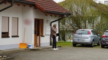 Ein 19-Jähriger soll im Kreis Waldshut an der Grenze zur Schweiz seine Eltern und seinen Bruder mit einem Messer getötet haben. 