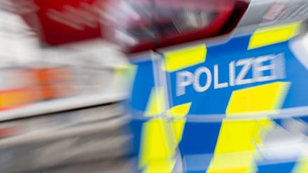 Symbolbild eines Polizei-Einsatzwagens bei Tag