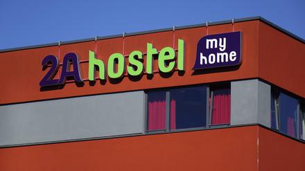 Das „2A-Hostel“ am S-Bahnhof Neukölln. 