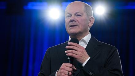 25.03.2024, Brandenburg, Brandenburg/Havel: Bundeskanzler Olaf Scholz (SPD) spricht beim «Kanzlergespräch» im Brandenburger Stahlpalast. Foto: Soeren Stache/dpa +++ dpa-Bildfunk +++