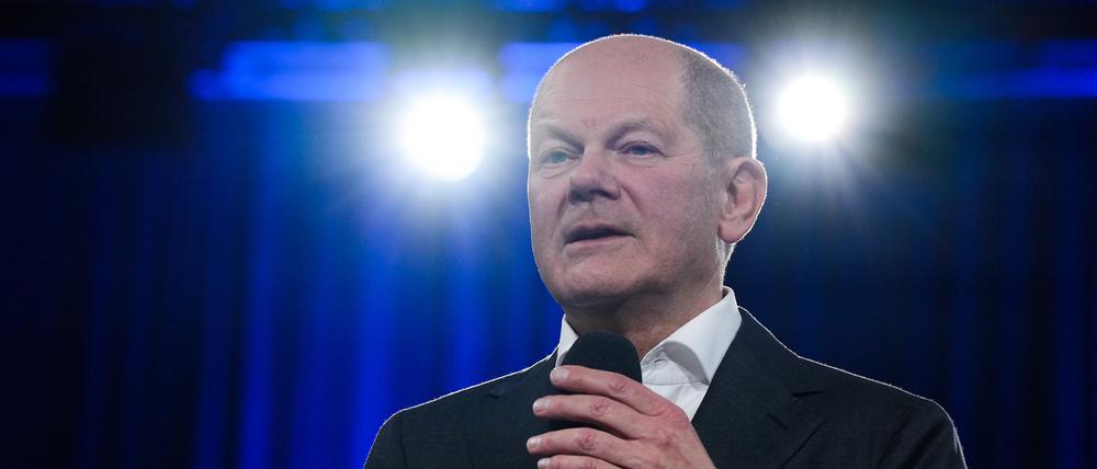 25.03.2024, Brandenburg, Brandenburg/Havel: Bundeskanzler Olaf Scholz (SPD) spricht beim «Kanzlergespräch» im Brandenburger Stahlpalast. Foto: Soeren Stache/dpa +++ dpa-Bildfunk +++
