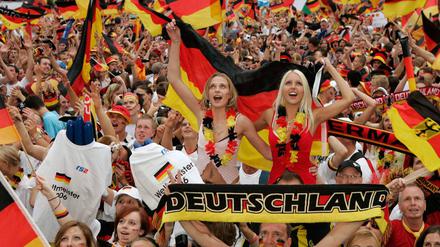 Ein Land in Schwarz-Rot-Gold: Deutschland im Jahr 2006.