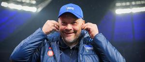 Hertha-Trainer Dardai im Schein des Flutlichts. Ein böses Omen für das Spiel gegen Nürnberg?