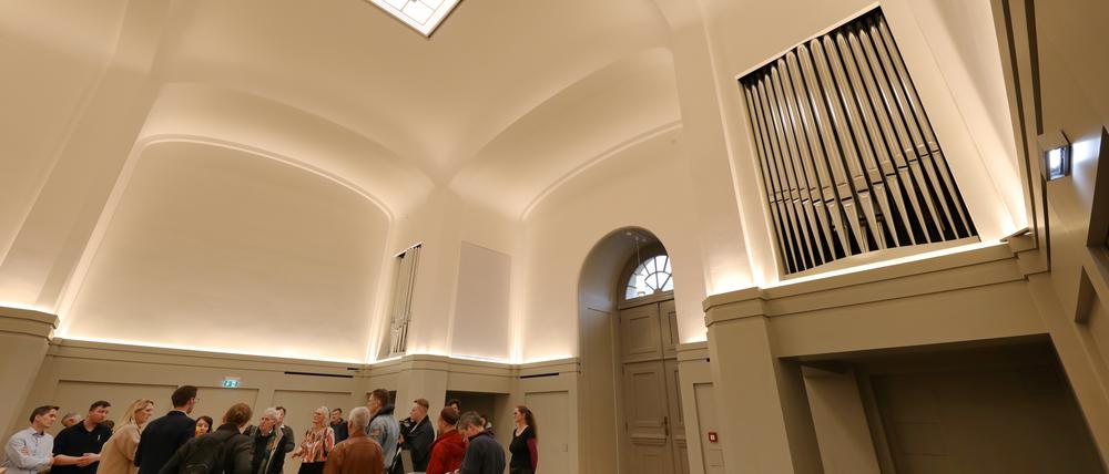Kapelle im Turm der Garnisonkirche vor Indienstnahme. Am Ostermontag, 1. April, wird die Nagelkreuzkapelle im Turm der Garnisonkirche mit einem feierlichen Gottesdienst in Dienst genommen. Dr. Jan Kingreen, Pfarrer und Programmvorstand der Stiftung Garnisonkirche, und ein Vertreter der Alexander Schuke Potsdam Orgelbau informieren.