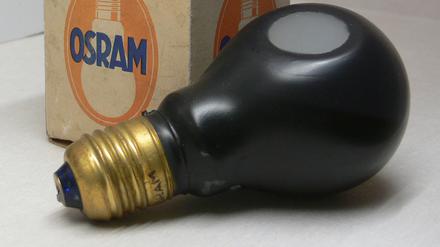 Ein Luftschutzlampe von Osram im Schloßbergmuseum Chemnitz.